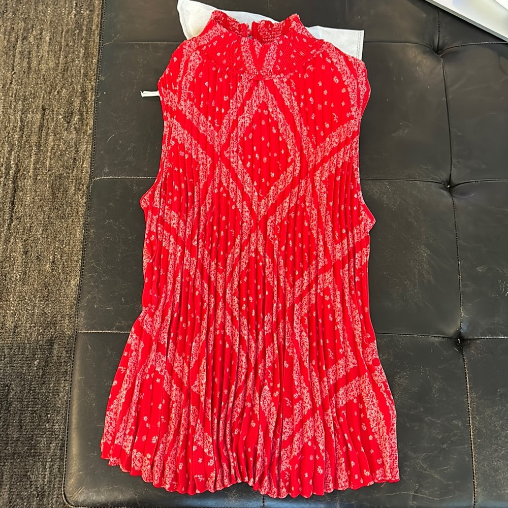 Bandana-print accordion pleat work tank